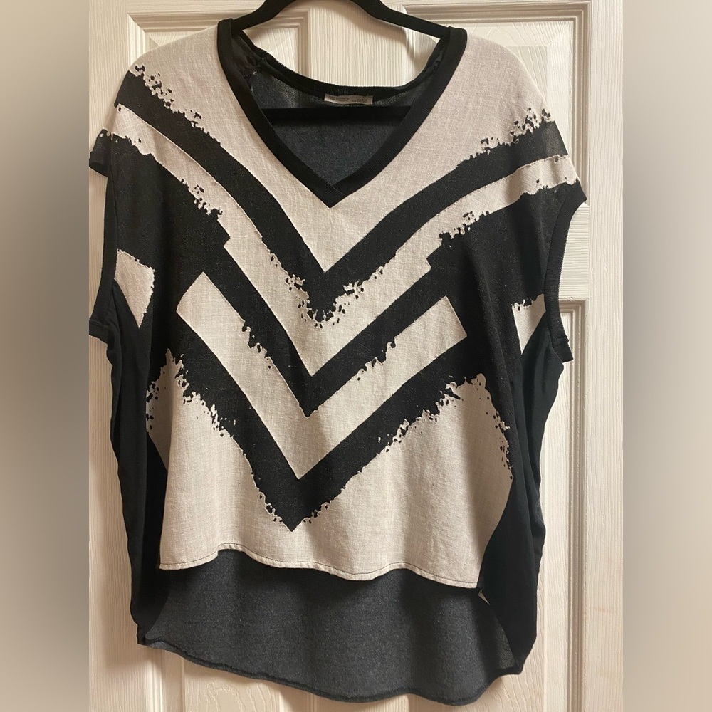 Zara Womens White Black V Neck Top Size Medium